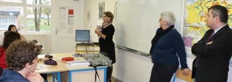 Nadia SOLLOGOUB en intervention devant une classe de troisième au collège de Pouilly-sur-Loire