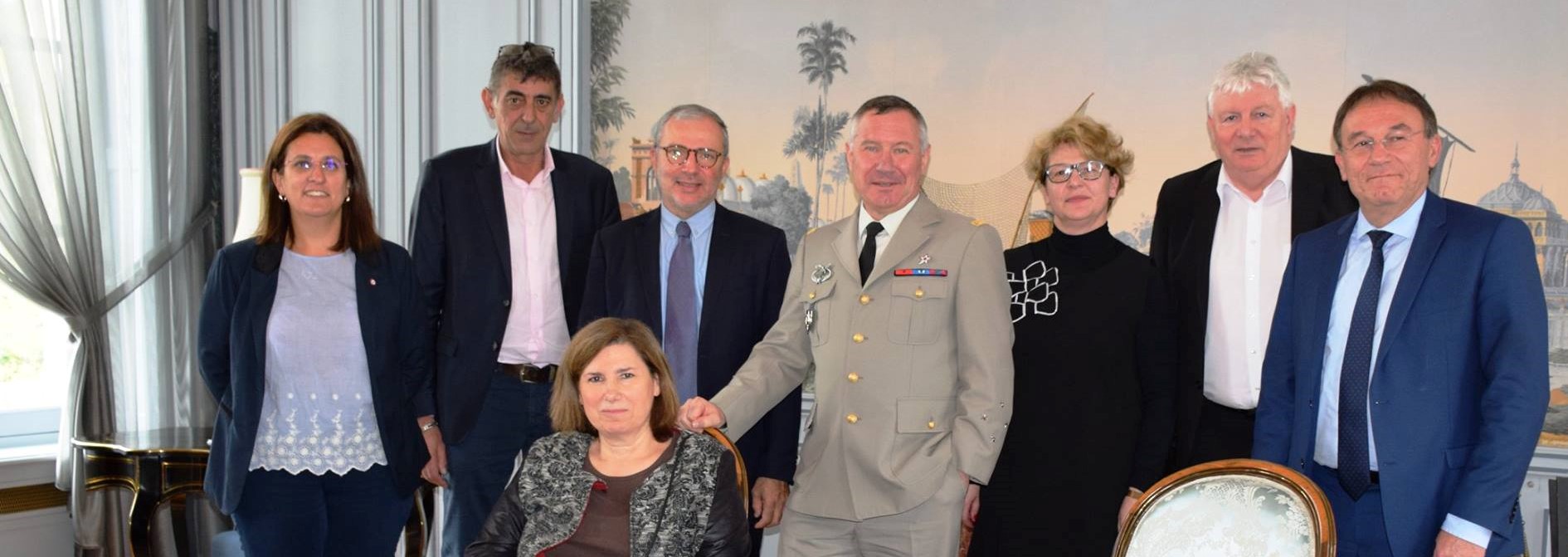 Nadia SOLLOGOUB aux côtés du Général Gilles LILLO, le 8 avril 2019 lors de sa visite à Nevers en présence de la Préfète de la Nièvre Sylvie HOUSPIC et des autres élus nivernais