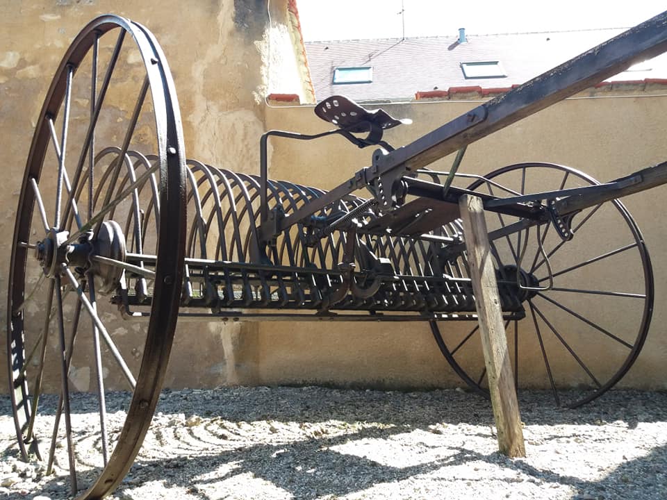 Matériel agricole exposé au Musée de l'élevage et du charolais de Moulins-Engilbert