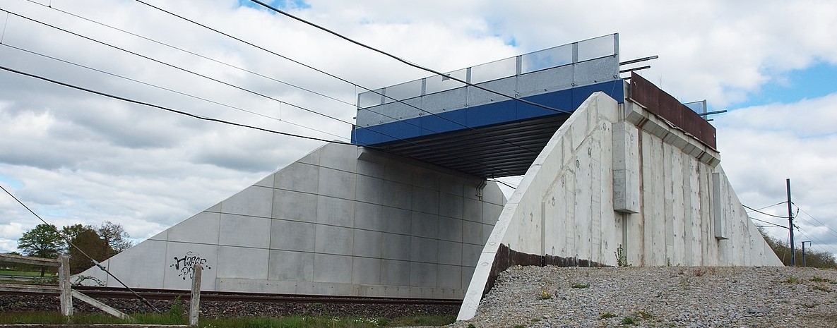 Pont routier de la Croix Malade à Tresnay  lors du chantier de la RN7 en 2 fois 2 voies