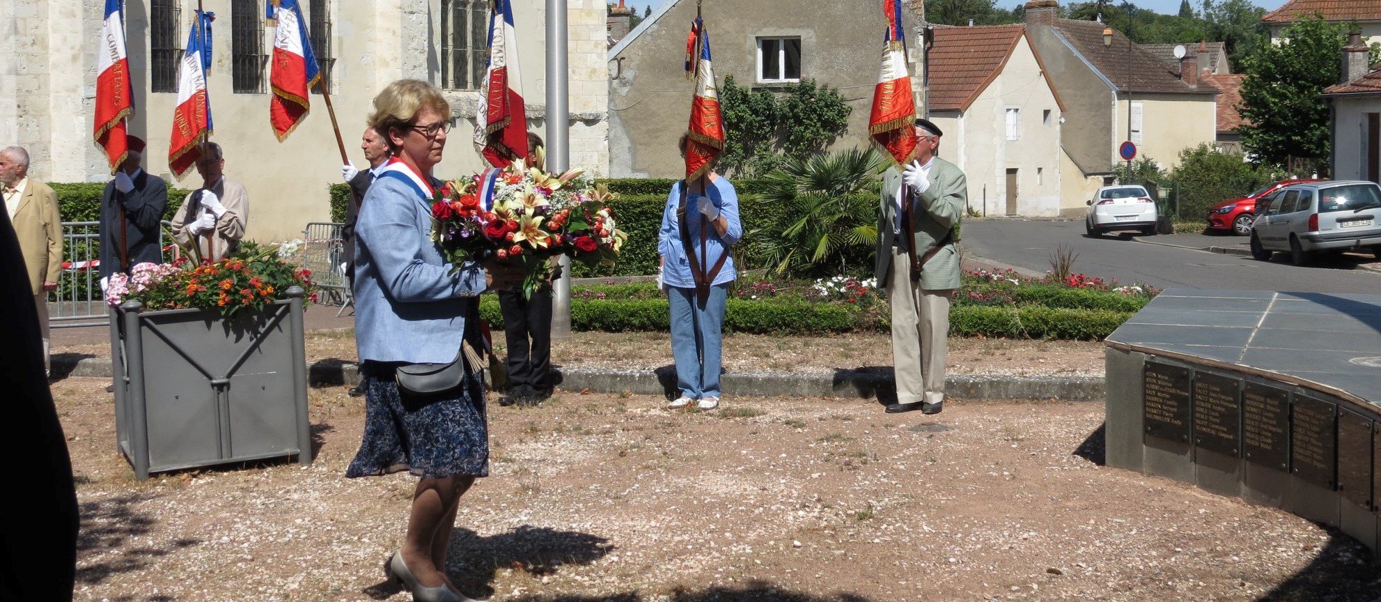 Dépôt de gerbe par Nadia SOLLOGOUB le dimanche 4 août 2019 à Neuvy-sur-Loire lors de la commémoration des bombardements de l'été 44