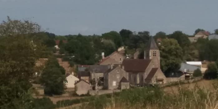 Vue sur le bourg de la commune de Héry