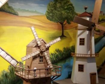 Maquettes de moulins à vent présentées au Moulin de Maupertuis à Donzy