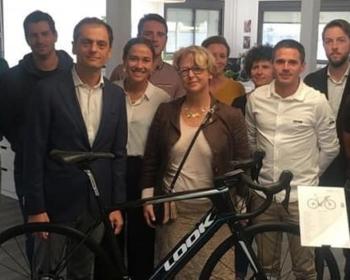 Nadia SOLLOGOUB entourée de l'équipe de Look Cycles à Nevers le 10 septembre 2019