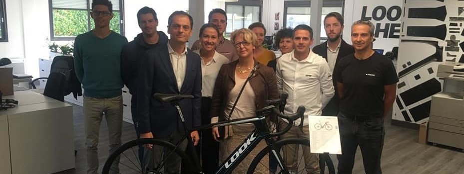 Nadia SOLLOGOUB entourée de l'équipe de Look Cycles à Nevers le 10 septembre 2019