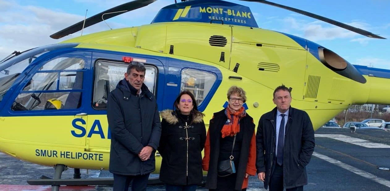 Nadia SOLLOGOUB et les 3 autres parlementaires nivernais devant l'hélicoptère des urgences lors de son inauguration le lundi 13 janvier 2020