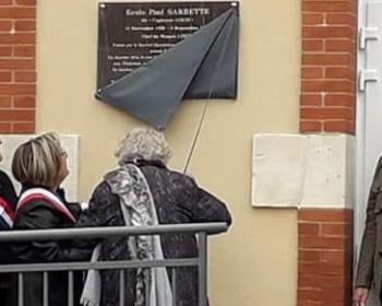 Découverte de la plaque Paul SARRETTE sur le mur de l'école de Chiddes, le samedi 6 avril 2019 en présence de Nadia SOLLOGOUB