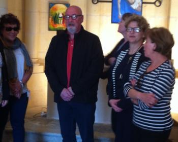 Nadia SOLLOGOUB entourée des élus de Menou lors de la visite de la Chapelle Notre-Dame de la Tête Ronde