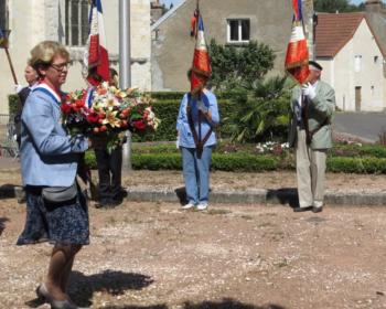 Dépôt de gerbe par Nadia SOLLOGOUB le dimanche 4 août 2019 à Neuvy-sur-Loire lors de la commémoration des bombardements de l'été 44