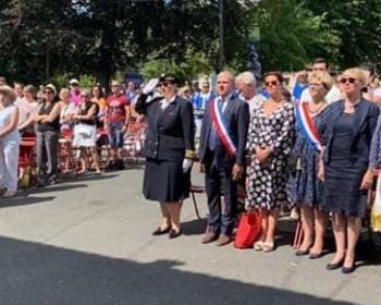Nadia SOLLOGOUB entourée de nombreuses personnalités qui participent à la cérémonie du 14 juillet 2019 à Nevers