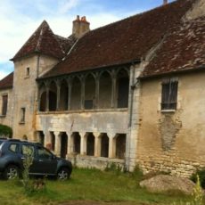 bâtiment ancien à Bulcy